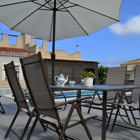 Townhouse With Shared Pool Hébergement de vacances Torrevieja