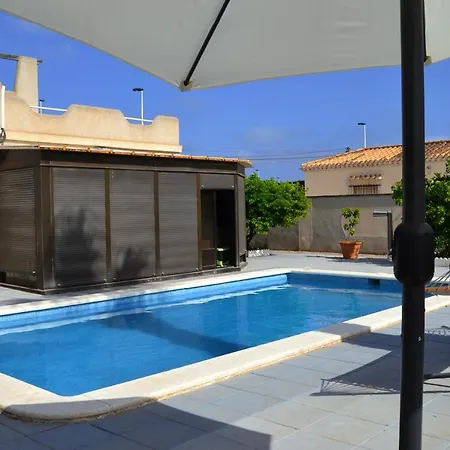 Σπίτι διακοπών Elegant Townhouse With Shared Pool In Torrevieja *
