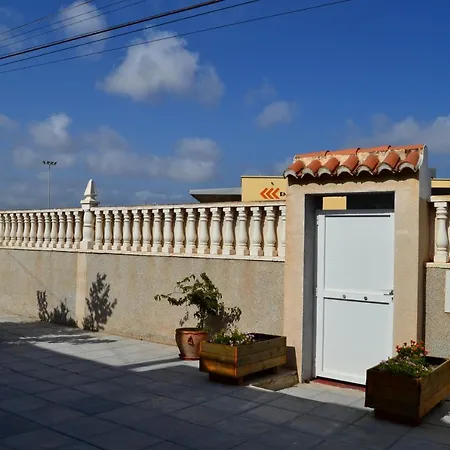 Elegant Townhouse With Shared Pool In Torrevieja