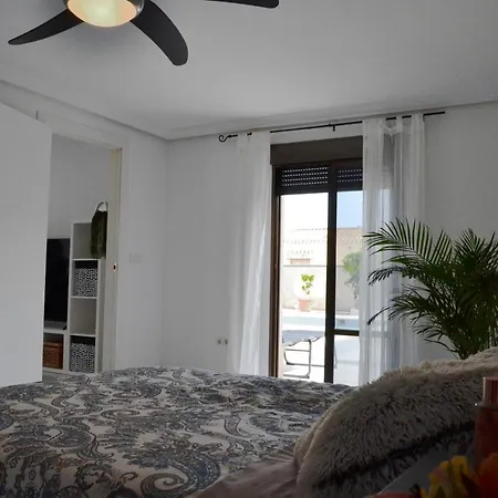 Townhouse With Shared Pool Hébergement de vacances *