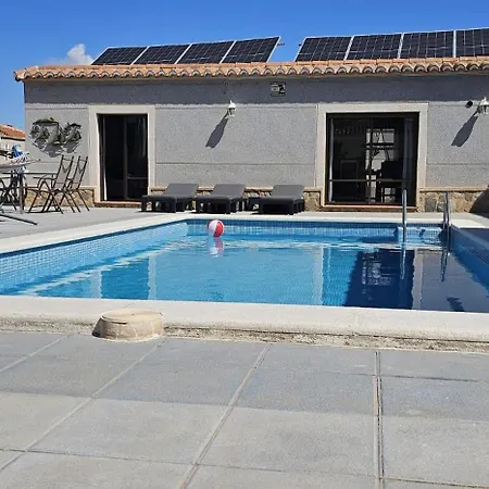 Townhouse With Shared Pool Hébergement de vacances Torrevieja