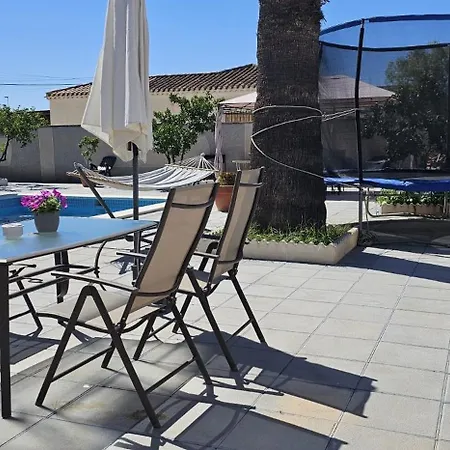 Townhouse With Shared Pool Casa de Férias *