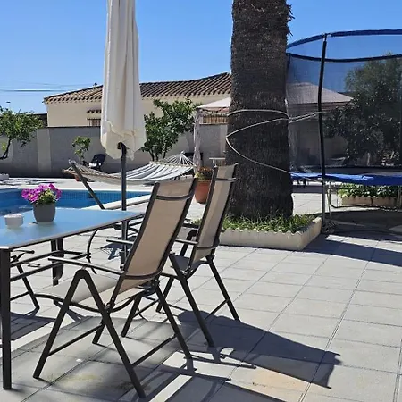 Hébergement de vacances Townhouse With Shared Pool Torrevieja