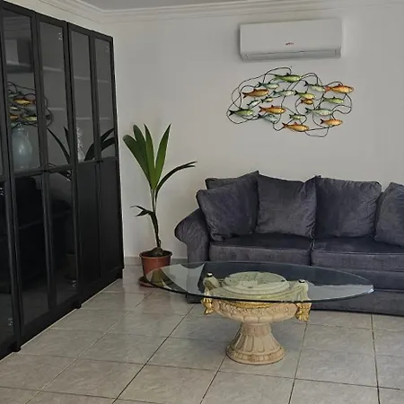 Hébergement de vacances Townhouse With Shared Pool