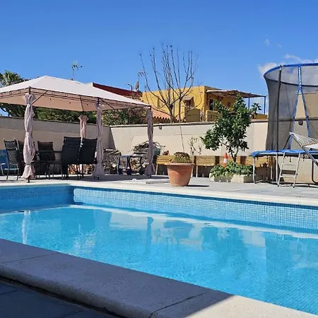 Townhouse With Shared Pool Casa de Férias *