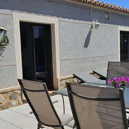 Elegant Townhouse With Shared Pool In Torrevieja Σπίτι διακοπών *