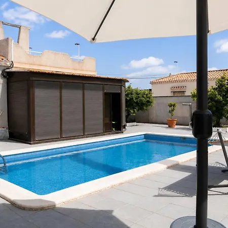 Townhouse With Shared Pool Hébergement de vacances Torrevieja