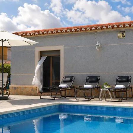 Townhouse With Shared Pool *