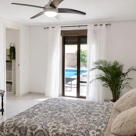 Townhouse With Shared Pool