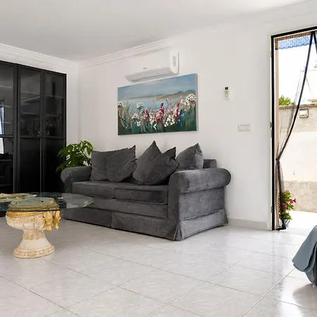 Townhouse With Shared Pool Hébergement de vacances