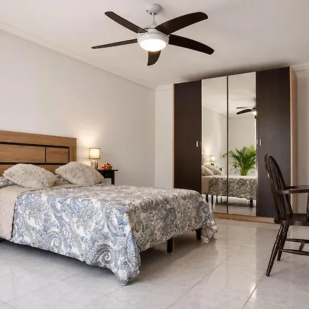 Townhouse With Shared Pool Hébergement de vacances *