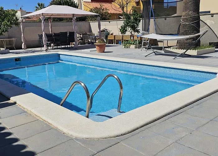 Townhouse With Shared Pool