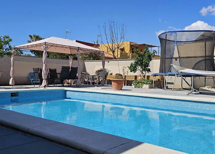 Townhouse With Shared Pool Holiday home *